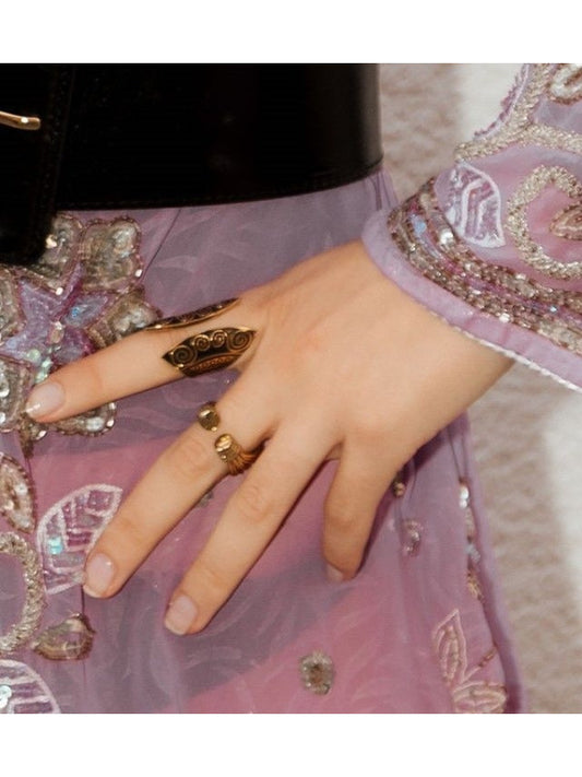 Square qua tribal ring