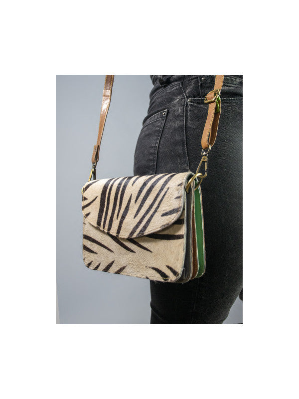 Bolso largo animal print.